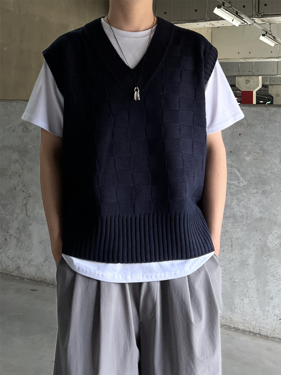 Checker Pattern Knit Vest